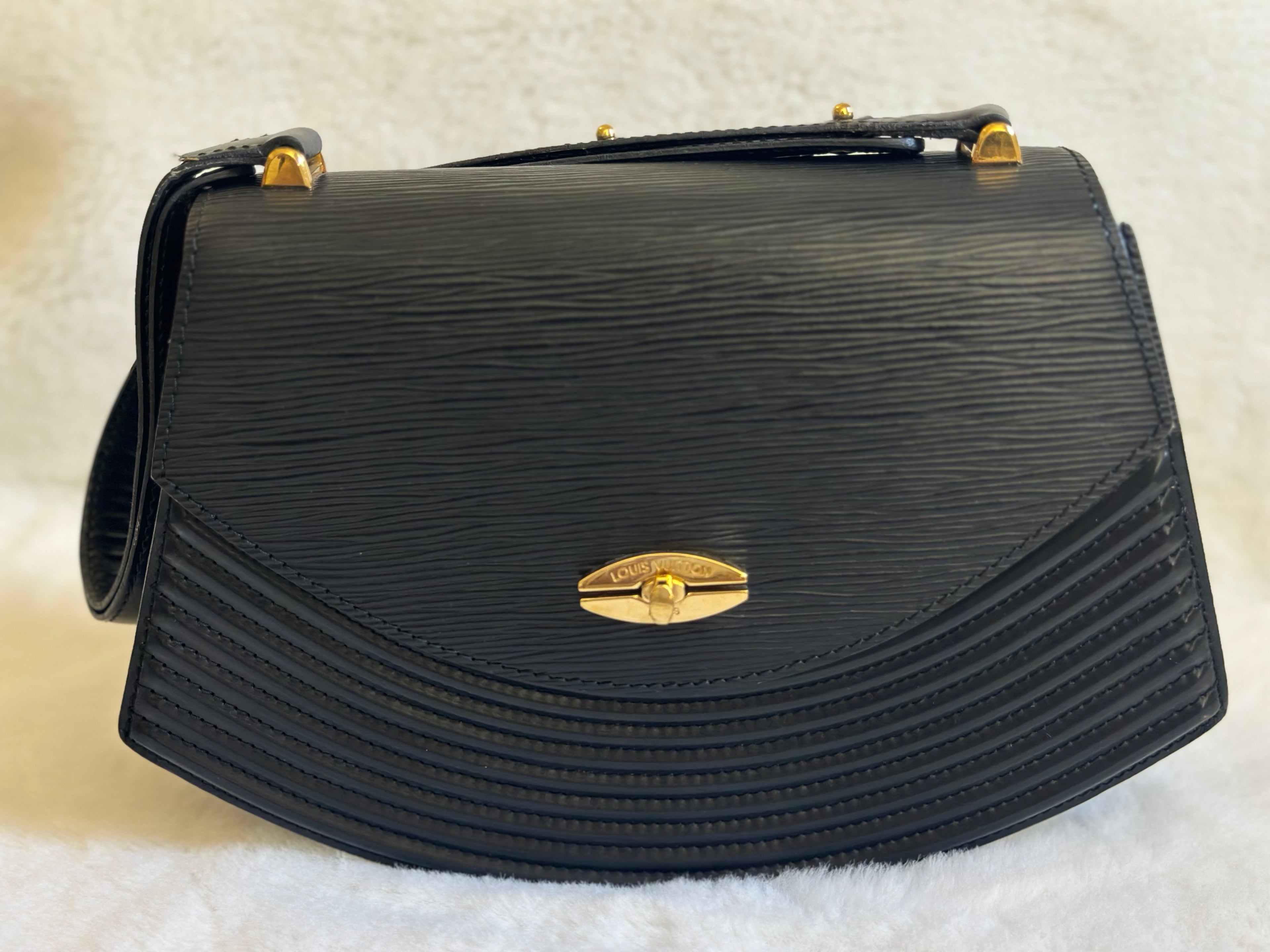 Vintage Louis Vuitton Tilsitt Black Epi Shoulder Bag Millenial 1999