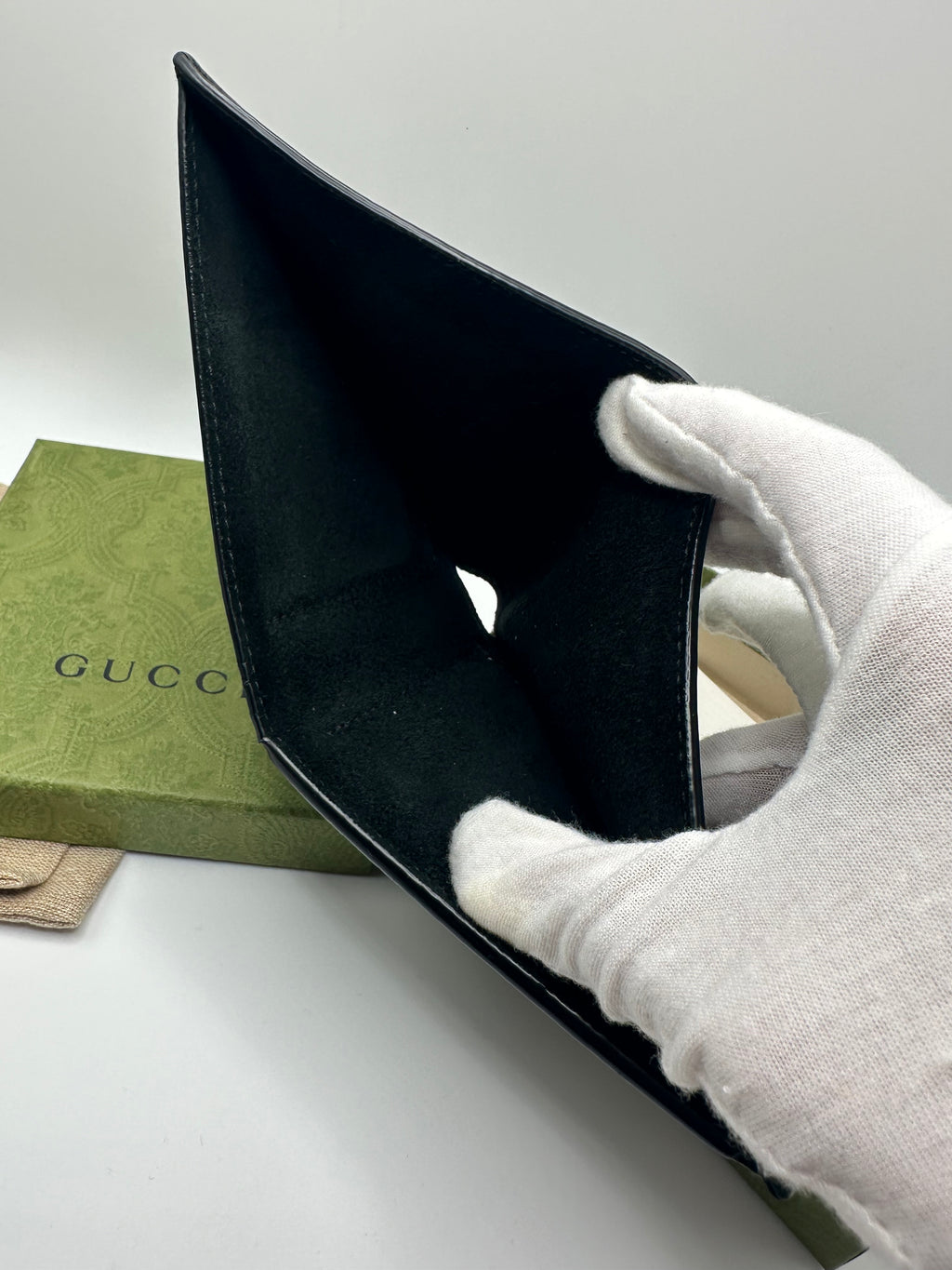 Gucci Men’s bifold wallet In Black