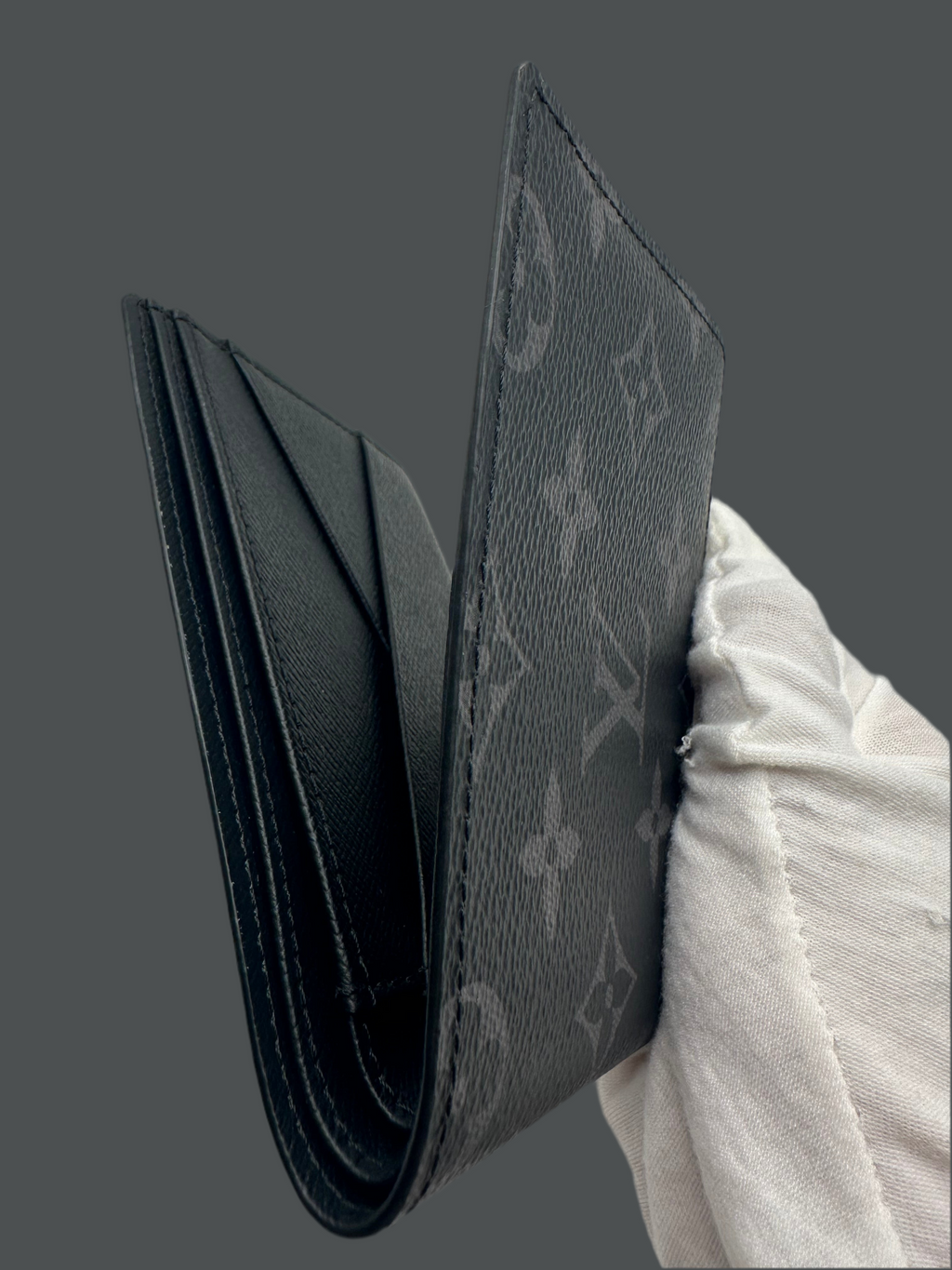 Louis Vuitton Men's Wallet  Monogram Graphite Bifold