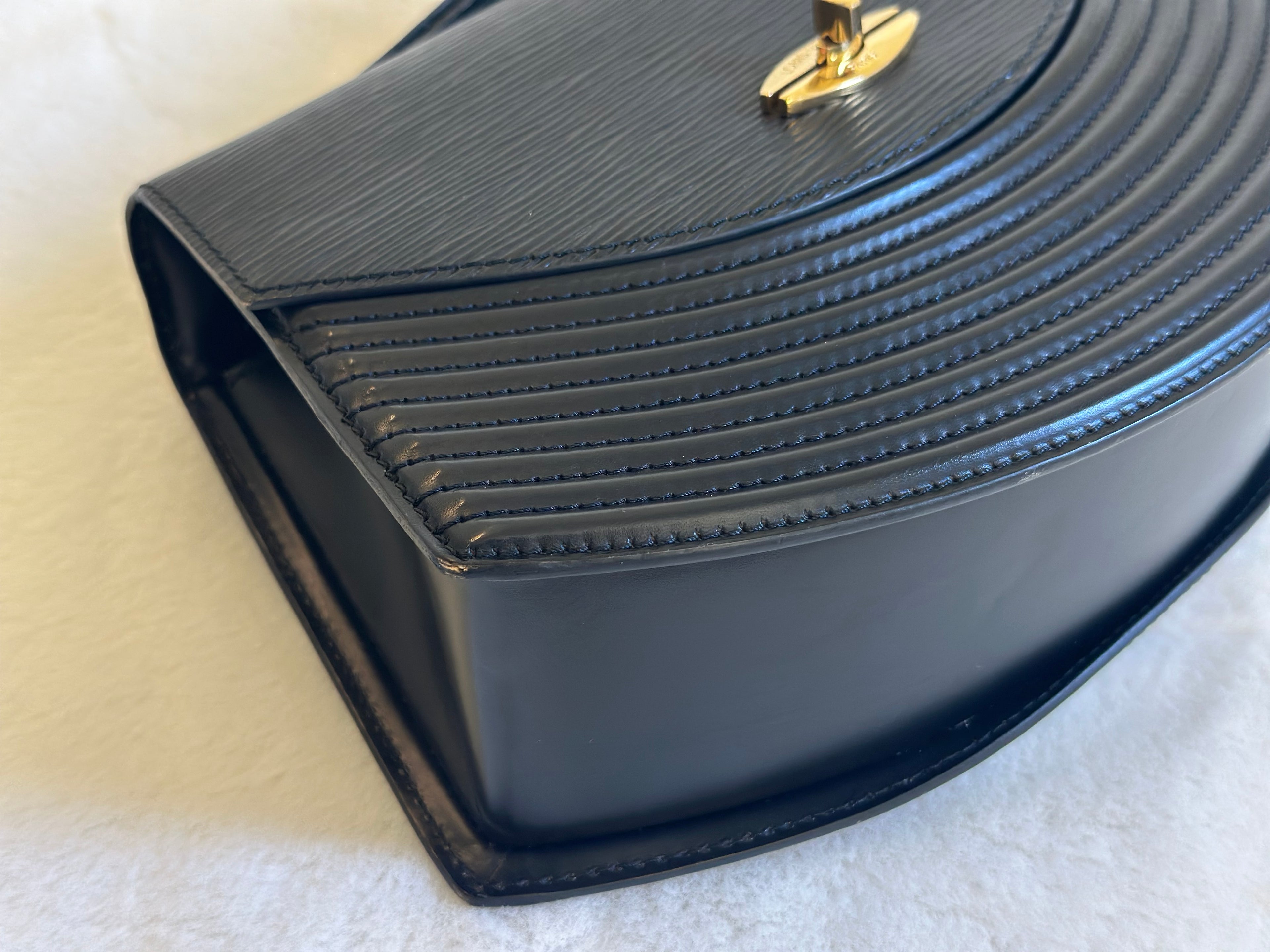 Vintage Louis Vuitton Tilsitt Black Epi Shoulder Bag Millenial 1999